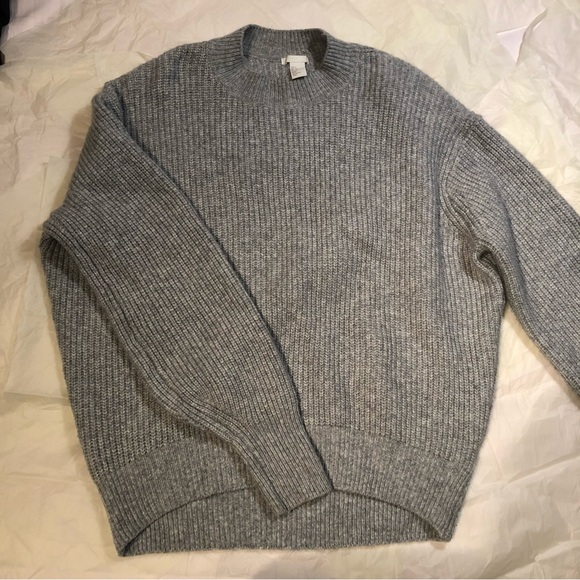 H&M Sweater - Picture 1 of 3